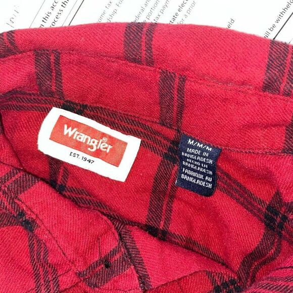 Red Plaid! Wrangler red plaid shirt sz med long sleeve - Picture 10 of 16